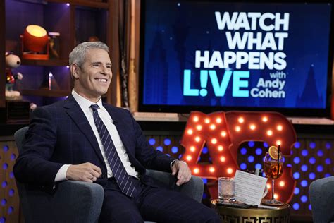 andy cohen nude|Andy Cohen Poses Nude In NYC For Skin Cancer Awareness。